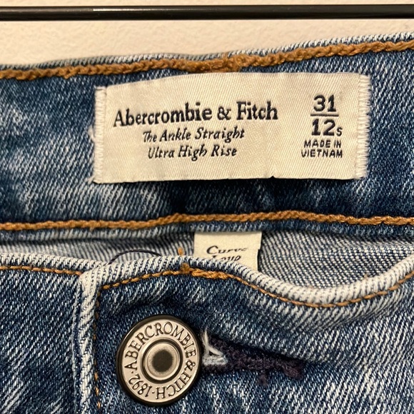 Abercrombie and Fitch ankle at straight ultra high rise - Picture 1 of 5
